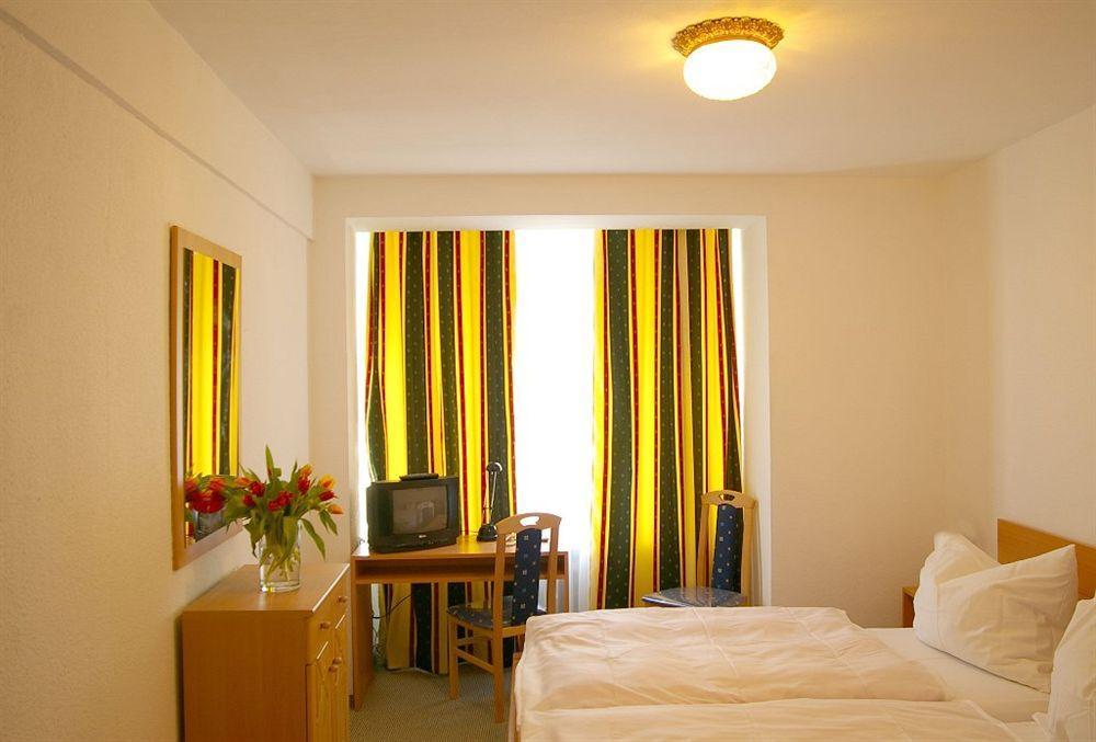 Hotel Paris Dusseldorf Ngoại thất bức ảnh