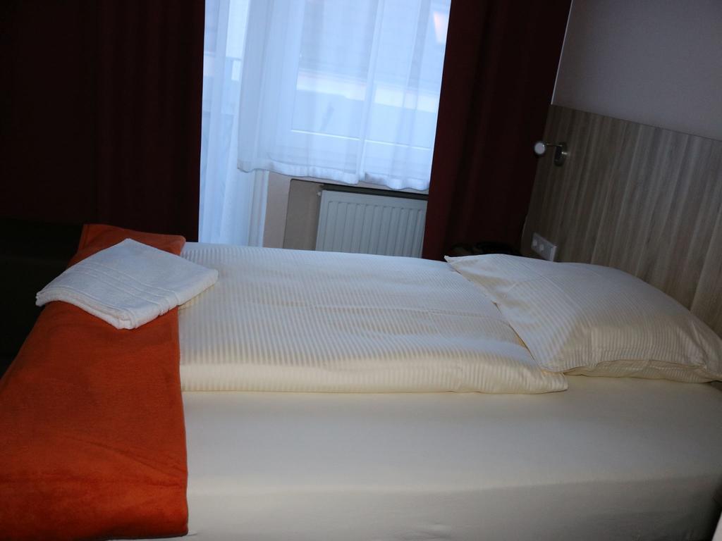 Hotel Paris Dusseldorf Ngoại thất bức ảnh