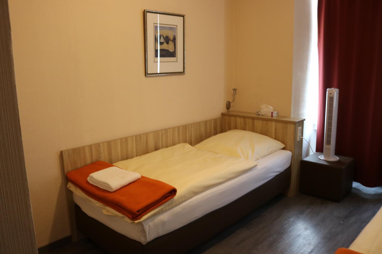 Hotel Paris Dusseldorf Ngoại thất bức ảnh